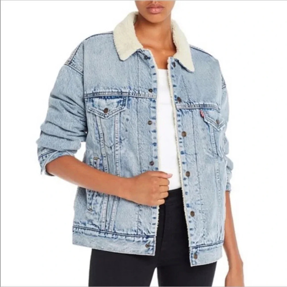 Levi's Jackets & Blazers - Levi’s dad Sherpa trucker denim‎ jacket size x-small